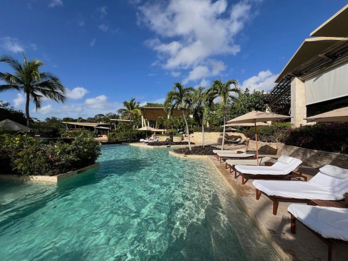 ROSEWOOD MAYAKOBA