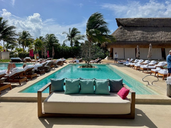 ROSEWOOD MAYAKOBA