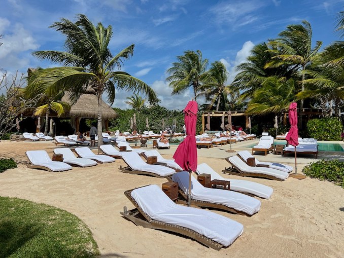 ROSEWOOD MAYAKOBA