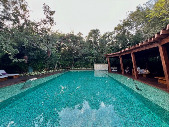 ROSEWOOD MAYAKOBA