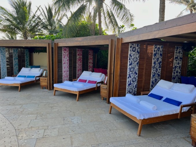 ROSEWOOD MAYAKOBA